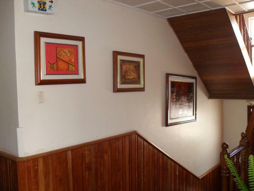 Volunteer House Hotell Quito Exteriör bild